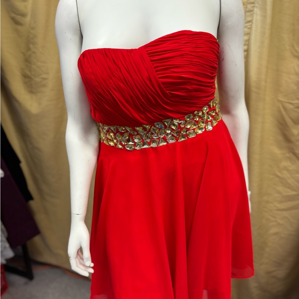 Elegant Red Strapless Dress